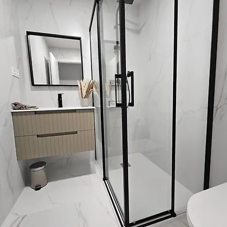 1a102 Moderno Y Amplio By R2r Consulting