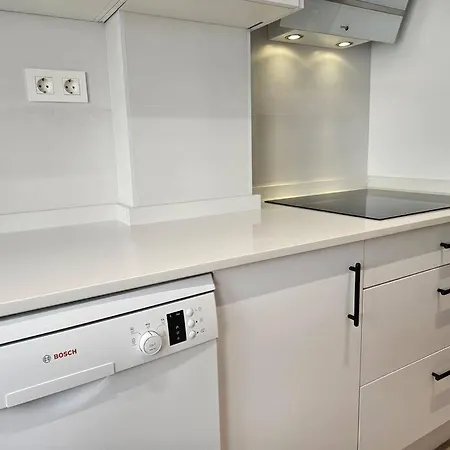 R2R - Moderno Y Amplio Apartamento - 1A102 *
